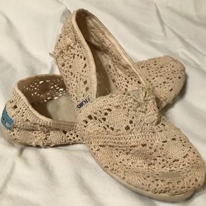 Toms crochet flats